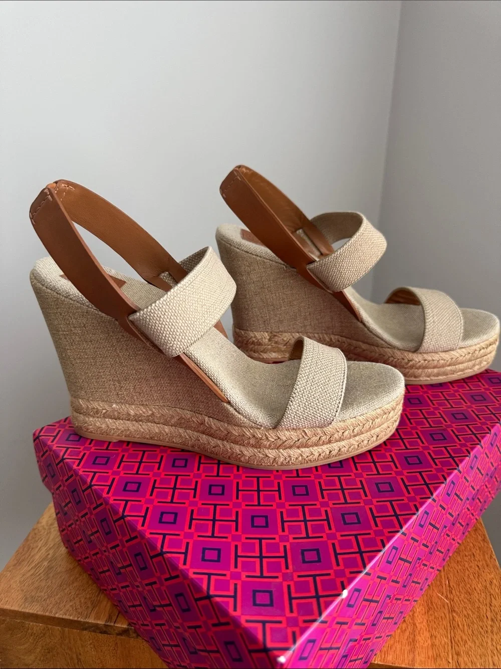 Tory Burch 120MM 2 Band Wedge Slingback Sandal - Gold/Natural/Tan, Size 8.5
